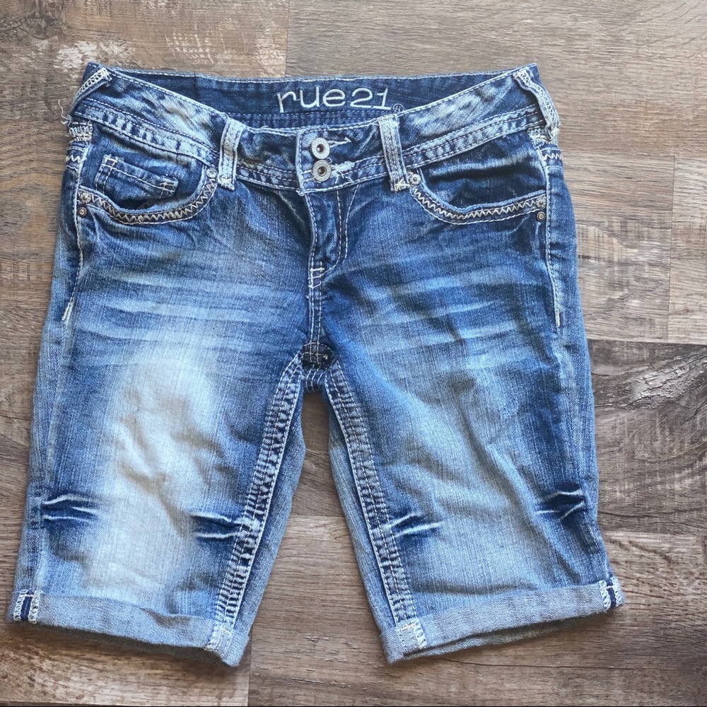 Rue 21 long Jean short